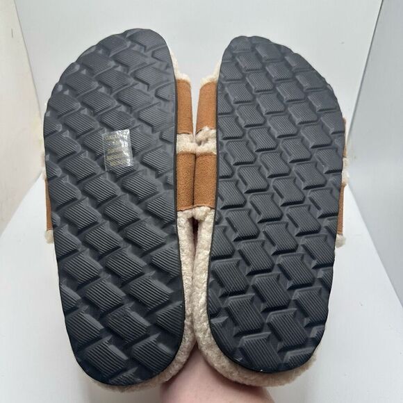 CUSHIONAIRE Women's Cuddle Fur Faux Shearling lined slide sandal +Memory Foam 8. - Picture 5 of 7